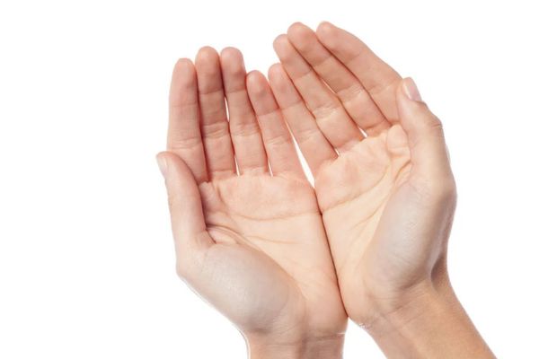 TCM Hand Diagnosis: 3 Palm Markings You Shouldn’t Ignore